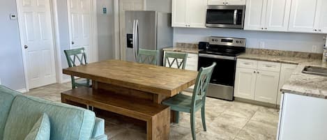 Condo, 3 Bedrooms | Interior