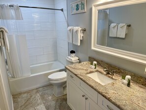 Condo, 3 habitaciones | Baño