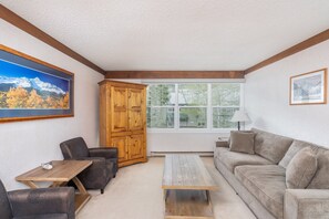 Condo, 1 quarto | Área de estar