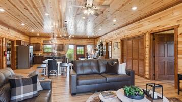 Cabin, Multiple Bedrooms | Living area