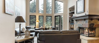 4BR Home on Arrowhead Skier Shuttle w/ Pool Table, AC, and Community Hot Tub
