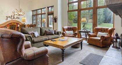 193 Enclave with Private Hot Tub, Pool (Summer Only), Wood Fireplace, BBQ
