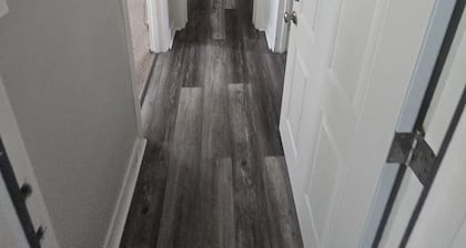 Charming 1-bedroom apartment in a house with WiFi, AC in Sandusky