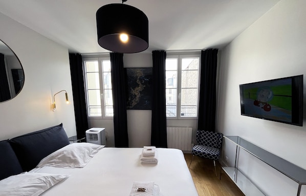 2 bedrooms, iron/ironing board, free WiFi, bed sheets
