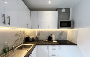 Fridge, microwave, oven, coffee/tea maker