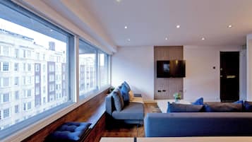 Apartment, City View | Living area