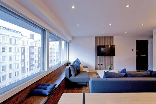 Apartment, City View | Living area