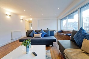 Apartment, City View | Living area