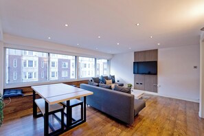 Apartamento, vista para a cidade | Área de estar