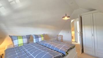 2 Schlafzimmer, Zimmersafe, Bügeleisen/Bügelbrett, WLAN