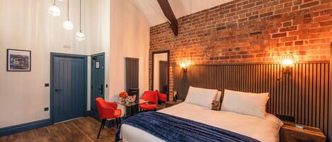 Studio – deluxe | Safe på rommet, skrivebord og skrivebord for bærbar PC