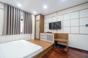 华丽双人房 | 高档床上用品、办公桌、笔记本电脑工作区、免费 WiFi