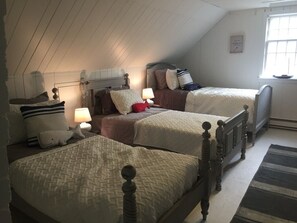 3 chambres, fer et planche à repasser, Wi-Fi, draps fournis