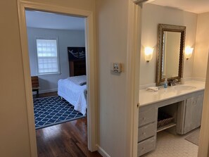 3 quartos, ferros/tábuas de passar roupa, Wi-Fi, roupa de cama