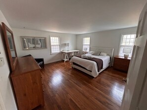 3 chambres, fer et planche à repasser, Wi-Fi, draps fournis