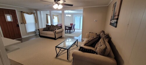 Pleasant 3-bedroom house with WiFi in Ludowici