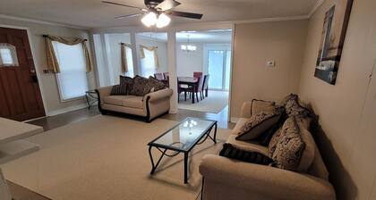 Pleasant 3-bedroom house with WiFi in Ludowici