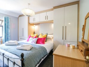 3 bedrooms, individually decorated, individually furnished, free WiFi - Corner Cottage (Ashbourne)