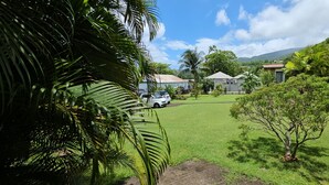 Property grounds - Private, beautiful 2-BR house in landscaped tropical garden, walk to beach/shops (Bouillante)