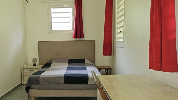 Room - Private, beautiful 2-BR house in landscaped tropical garden, walk to beach/shops (Bouillante)