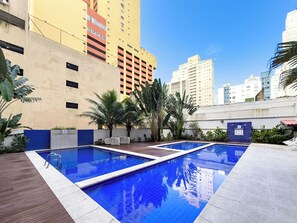 Outdoor pool - Beach Apartment - Air Conditioning and Barbecue (Guarujá)