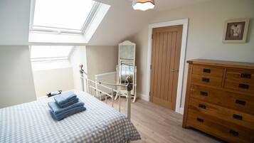 3 makuuhuonetta, silitysrauta/-lauta, Wi-Fi, vuodevaatteet