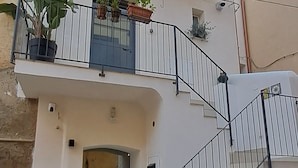A multi-story residential building with a staircase leading to an upper floor. - Casuzza at the Dome with a Sea View, within walking distance of the Cathedral! (Agrigento)