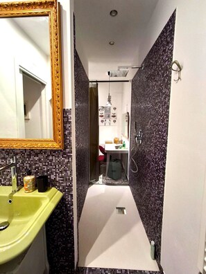 Shower, hair dryer, bidet, towels - Casuzza at the Dome with a Sea View, within walking distance of the Cathedral! (Agrigento)