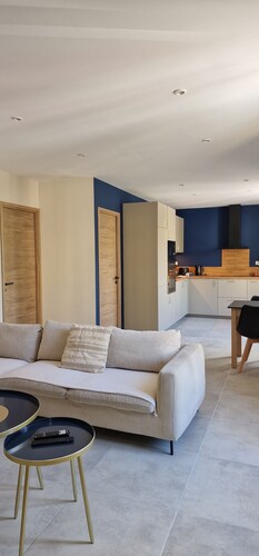 SUPERBE APPARTEMENT NEUF (6 pers) situé au coeur de cité médiévale de SOMMIERES