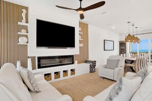 Smart TV, fireplace