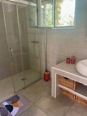 Shower, hair dryer, towels, soap