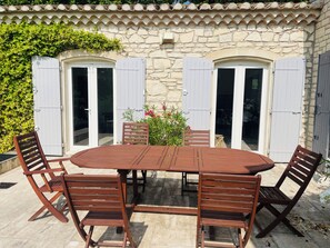 Outdoor dining - L'Appart-Thé - Discreet charm in the heart of Alpilles (Paradou)