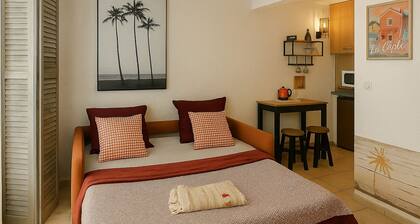 Air-conditioned studio with private terrace - Beach 150 m away
