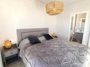 3 bedrooms, iron/ironing board, Internet