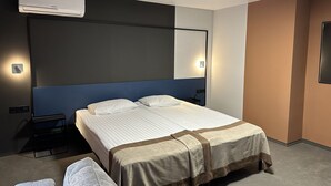 双人房或双床房 | 客房内保险箱、免费 WiFi