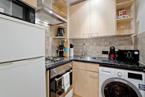 Appartement, vue ville | Cuisine privée | Bouilloire électrique, grille-pain