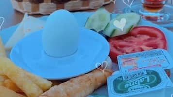 Free daily on-the-go breakfast