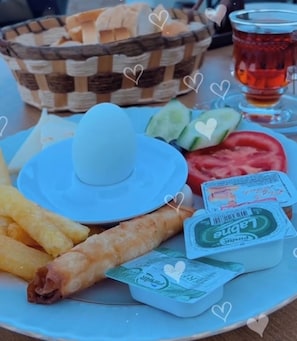 Free daily on-the-go breakfast