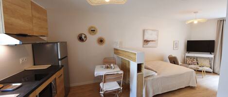 Fer et planche Ă  repasser, Wi-Fi, literie fournie