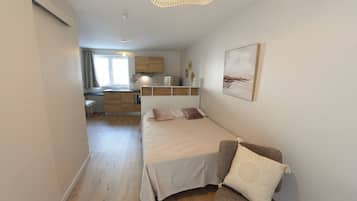 Iron/ironing board, WiFi, bed sheets