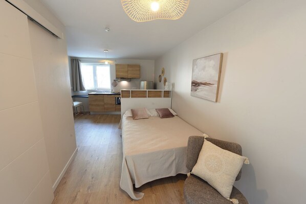 Bügeleisen/Bügelbrett, WLAN, Bettwäsche