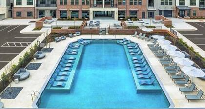 Chic 1-bedroom apartment with WiFi, AC in fabulous Evans