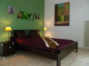 2 bedrooms, iron/ironing board, WiFi