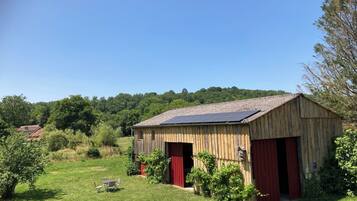 Vista frontal de la propiedad