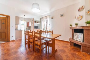 Apartment, 3 Bedrooms, Balcony | Dining room - Large Seaside Apartment With Patio (Castelsardo)