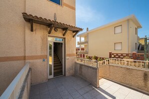 Property entrance - Large Seaside Apartment With Patio (Castelsardo)