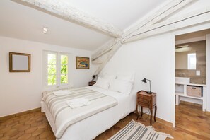 3 bedrooms, iron/ironing board, WiFi, bed sheets - Charming country house in the heart of the Domaine de Trians (Néoules)
