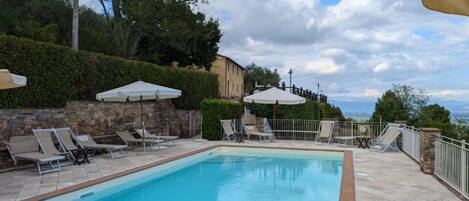 Außenpool (je nach Saison geöffnet)