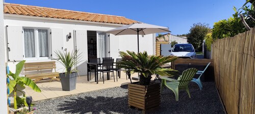 House in gated community with shared pool