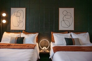 1 bedroom, in-room safe, desk, iron/ironing board - Stylish studio+ Prime Location Cincinnati + workspace + fitness room + smart TVs (Cincinnati)